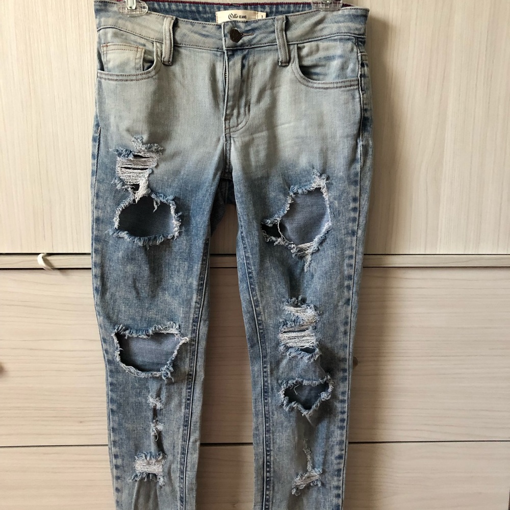 Ripped jeans- Fits more like a size 3- 4 woman